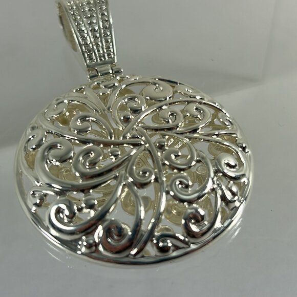 Silver Tone Open Work Metal Magnetic Clip On Pendant Round Ornate - Picture 5 of 7